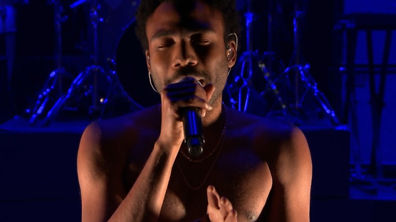 Childish Gambino executando "Redbone" ao vivo no programa de Jimmy Fallon - Reprodução