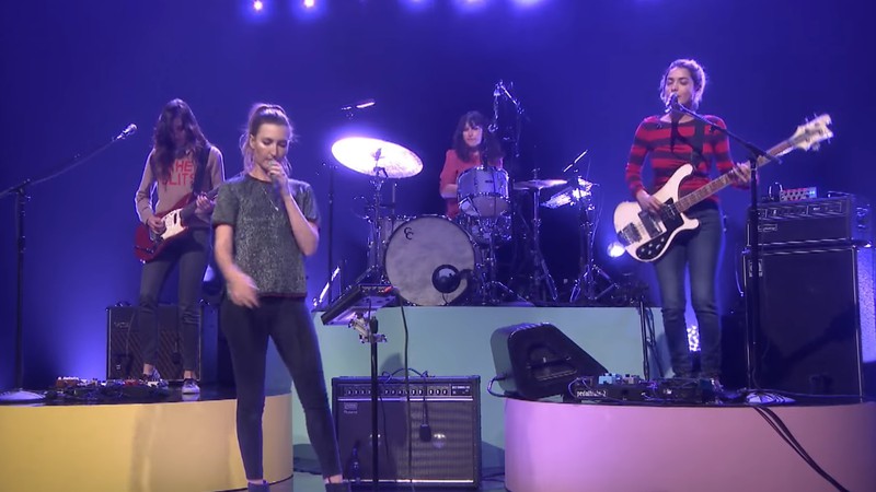 Warpaint durante performance no programa de Jimmy Fallon - Reprodução/Vídeo