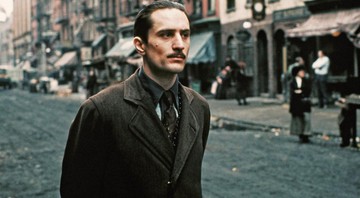 Robert De Niro como Don Corleone no <i>Poderoso Chefão 2</i> - Reprodução