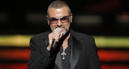 George Michael em show para arrecadar fundos para a instituição de caridade e de luta contra a aids Sidaction, durante a turnê <i>Symphonica</i> na casa de ópera Palais Garnier, em Paris, na França, no dia 9 de setembro de 2012. - AP