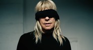 Kim Gordon em cena de vídeo de entrevista - Reprodução/Vídeo