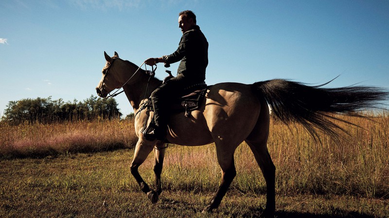 <b>Confiante</b><br>
Springsteen passeia a cavalo em sua fazenda em Nova Jersey - Danny Clinch