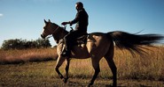 <b>Confiante</b><br>
Springsteen passeia a cavalo em sua fazenda em Nova Jersey - Danny Clinch