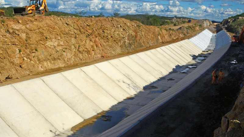 Trecho de obra de um dos canais da transposição em Pernambuco - André Pessoa