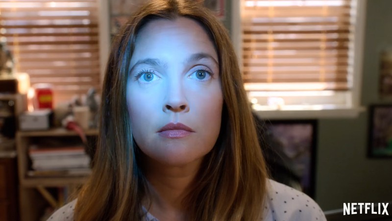 Drew Barrymore em cena do trailer da série Santa Clarita Diet, da Netflix - Reprodução/Vídeo