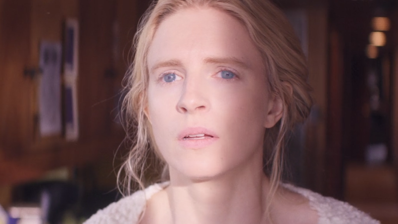 A atriz Brit Marling como Prairie Johnson em <i>The OA</i> - Reprodução/Netflix