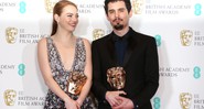 Emma Stone faturou o prêmio BAFTA de Melhor Atriz e Damien Chazelle o de Melhor Diretor, ambos por <i>La La Land – Cantando Estações</i>. - Joel Ryan/Invision/AP