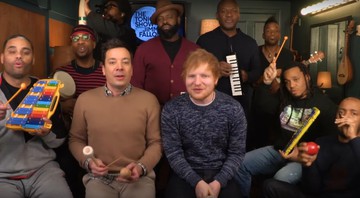 Ed Sheeran tocou "Shape of You" com instrumentos de brinquedo no <i>The Tonight Show</i> com Jimmy Fallon - Reprodução