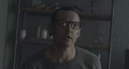 Chester Bennington no clipe de "Heavy", novo single do Linkin Park - Reprodução