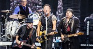 Nils Lofgren à direita de Bruce Springsteen - AP