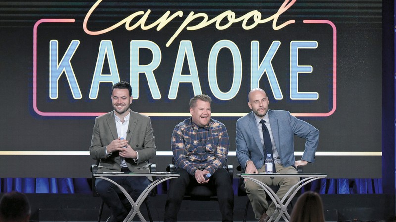 <b>Alto e bom som</b><br>
James Corden (<i>ao centro</i>) com Ben Winston e Eric Pankowski, da CBS TV, em um painel falando sobre o Carpool Karaoke – The Series, exclusivo para a Apple Music - Richard Shotwell/Invision/AP