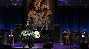 Gene Simmons, baixista do Kiss, em discurso no velório de Chuck Berry  - AP