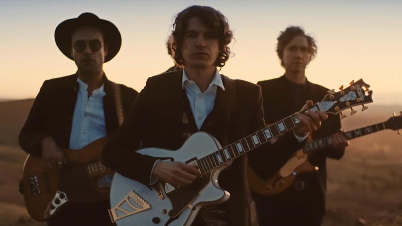 Cena do clipe de "Be Who You Are" do The Kooks - Reprodução