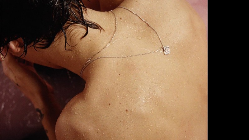 Capa do disco autointitulado de Harry Styles, estreia solo do cantor do One Direction - Reprodução