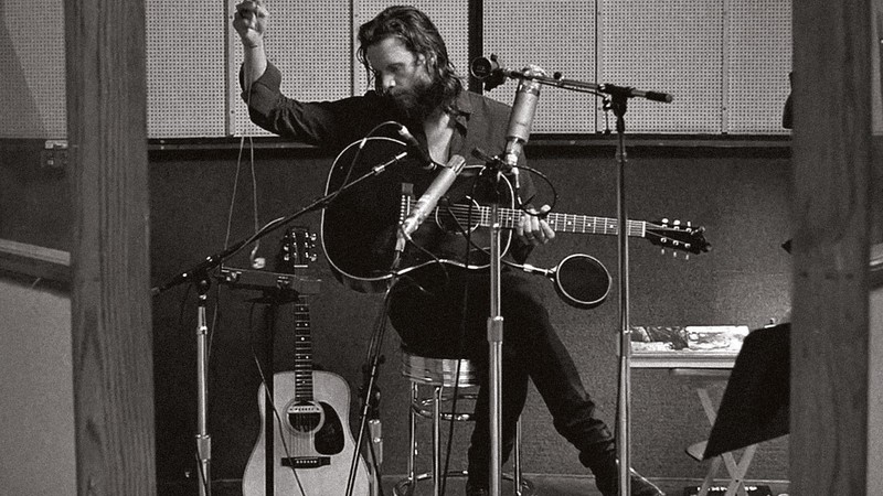 <b>Pensativo</b><br>
Father John Misty reflete sobre a sociedade em novas canções - Divulgação