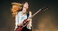 Danielle Haim durante show do Haim no Lollapalooza Chicago de 2016 - Amy Harris/Invision/AP