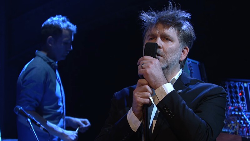 James Murphy à frente do LCD Soundsystem no <i>Saturday Night Live</i> - Reprodução/Vídeo