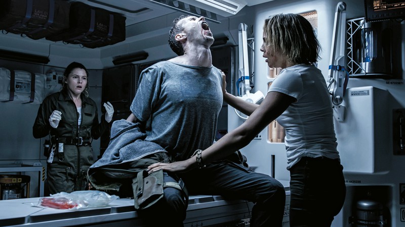 <b>Expedição Perigosa</b><br>
Amy Seimetz, Benjamin Rigby e Carmen Ejogo em <i>Covenant</i>: o monstro está de volta - Mark Rogers/Divulgação