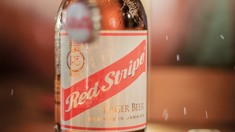 <b>RED STRIPE</b><br>
330 ml – Graduação 4,7%<br>
R$ 11,90<br>
www.costibebidas.com.br - Divulgação