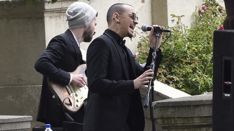 Chester Bennington cantou "Hallelujah" no funeral de Chris Cornell - Chris Pizzello/Invision/AP