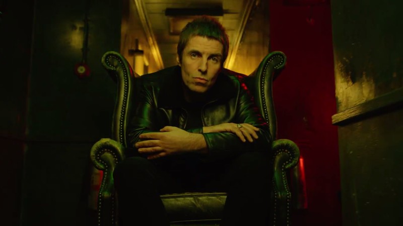 Liam Gallagher em cena do clipe do single “Wall Of Glass” - Reprodução/Vídeo