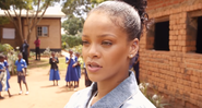 Rihanna em cena do mini-documentário que mostra a viagem dela a Malawi, na África - Reprodução/Vídeo