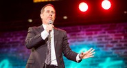 O comediante Jerry Seinfeld em performance na primeira edição do festival Colossal Clusterfast - Reprodução/Twitter