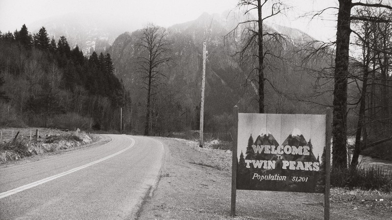 <b>Mundo Bizarro</b><br>
A entrada da fictícia cidade de Twin Peaks, palco da cultuada série
 - Divulgação