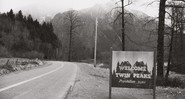 <b>Mundo Bizarro</b><br>
A entrada da fictícia cidade de Twin Peaks, palco da cultuada série
 - Divulgação