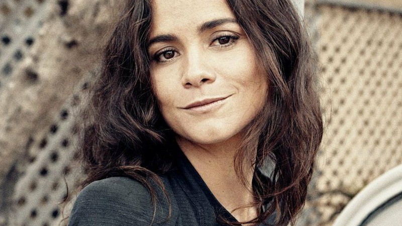 A atriz Alice Braga - Reprodução/Facebook