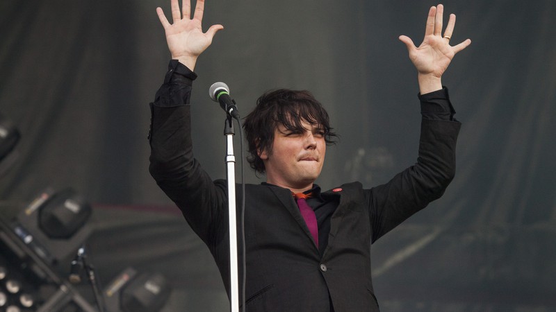 Gerard Way, durante show do My Chemical Romance (Foto: Barry Brecheisen/Invision/AP)