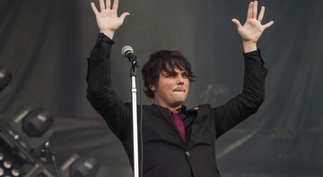 Gerard Way, durante show do My Chemical Romance (Foto: Barry Brecheisen/Invision/AP)