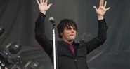 Gerard Way, durante show do My Chemical Romance (Foto: Barry Brecheisen/Invision/AP)