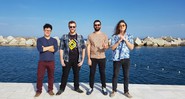 Integrantes do Aeromoças e Tenistas Russas à beira do Mar Mediterrâneo, antes do show no Primavera Sound 2017, em Barcelona, Espanha - Divulgação