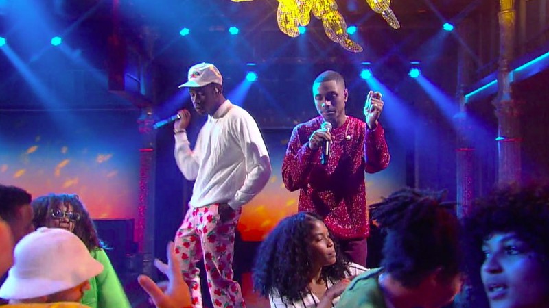 Tyler, the Creator durante performance de "911" (do disco <i>Flower Boy</i>) no programa de Stephen Colbert - Reprodução/Vídeo