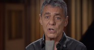 Chico Buarque em cena do clipe do single "Tua Cantiga", do disco <i>Caravanas</i> (2017) - Reprodução/Vídeo