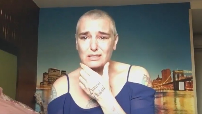 A cantora Sinead O'Connor publicou um relato preocupante sobre pensamentos suicidas - Reprodução/Facebook