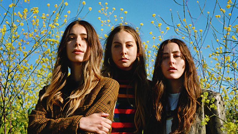 <b>Power Trio</b><br>
Danielle, Este e Alana Haim
 - Daria Kobayashi Ritch