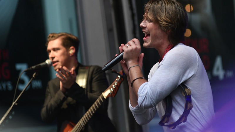 Isaac e Taylor Hanson durante uma performance nos Estados Unidos em 2017 - Associated Press