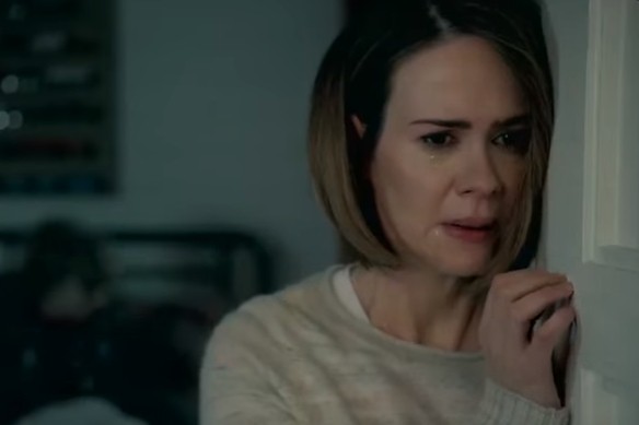 Sarah Paulson no trailer de <i>American Horror Story: Cult</i> - Reprodução