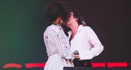 Beijo de Johnny Hooker e Liniker durante a performance no Rock in Rio 2017, no Palco Sunset - Divulgação/I Hate Flash