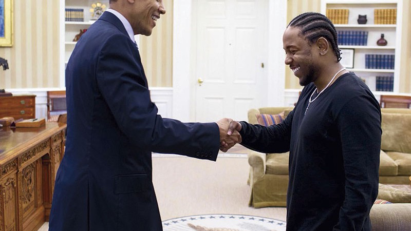 <b>Grandes Parceiros</b><br>
Kendrick em encontro com o ex-presidente Barack Obama – um fã declarado – em 2015
 - Pete Souza/The White House 