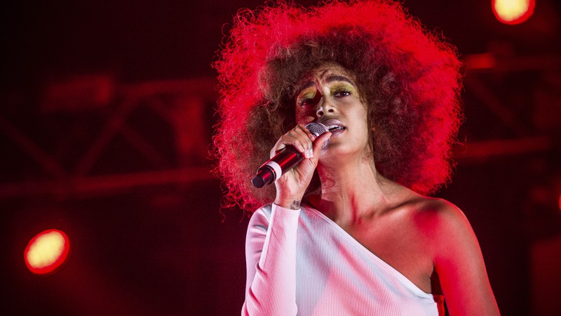 Solange durante apresentação no Okeechobee Music and Arts Festival, em março de 2017 - Amy Harris/Invision/AP