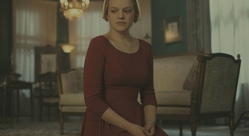 Elisabeth Moss em <i>The Handmaid's Tale</i> - Reprodução