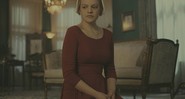 Elisabeth Moss em <i>The Handmaid's Tale</i> - Reprodução