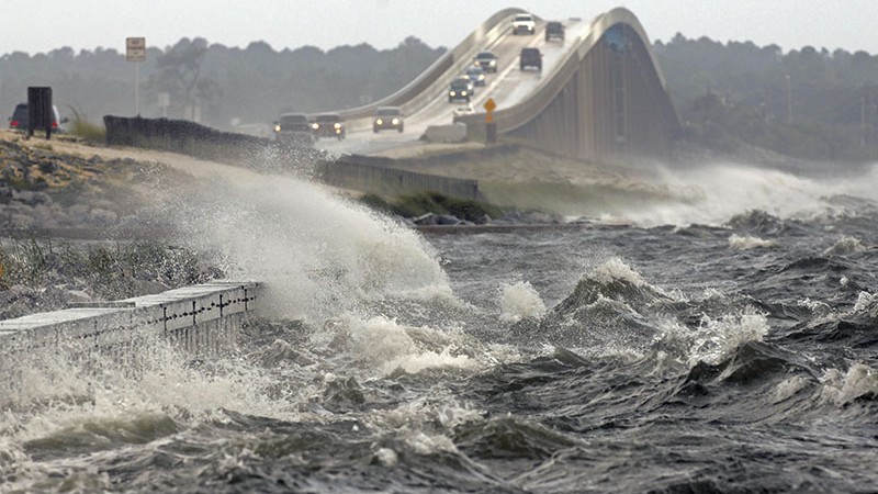 <b>Ondas Selvagens</b><br>
O furacão Isaac, de 2012, se aproximando da Flórida

 - Nick Tomecek/Northwest Florida Daily News Via AP