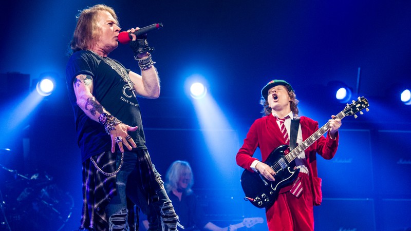 Axl Rose à frente do AC/DC em show - Amy Harris/Invision/AP