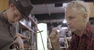 Joseph e Mike McCready durante a gravação da faixa "Try So Hard" - Reprodução