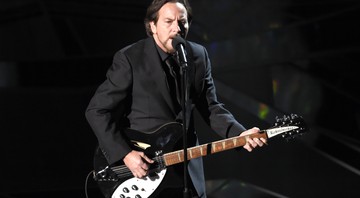 Eddie Vedder se apresentando na cerimônia do Oscar 2018 - Chris Pizzello/Invision/AP