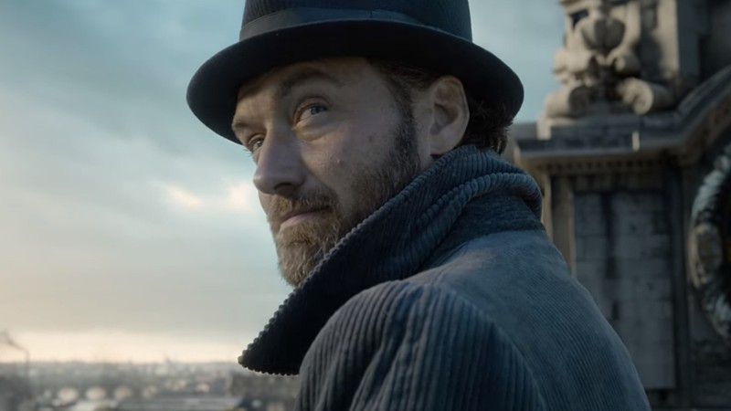 Cena do trailer de <i>Animais Fantásticos: Os Crimes de Grindelwald</i>, que mostra Jude Law como o professor Dumbledore  - Reprodução/Vídeo